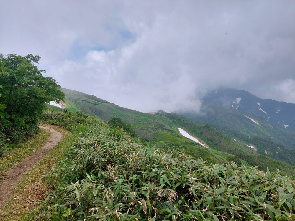 飯豊山の稜線