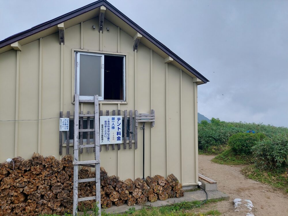 飯豊山の切合小屋