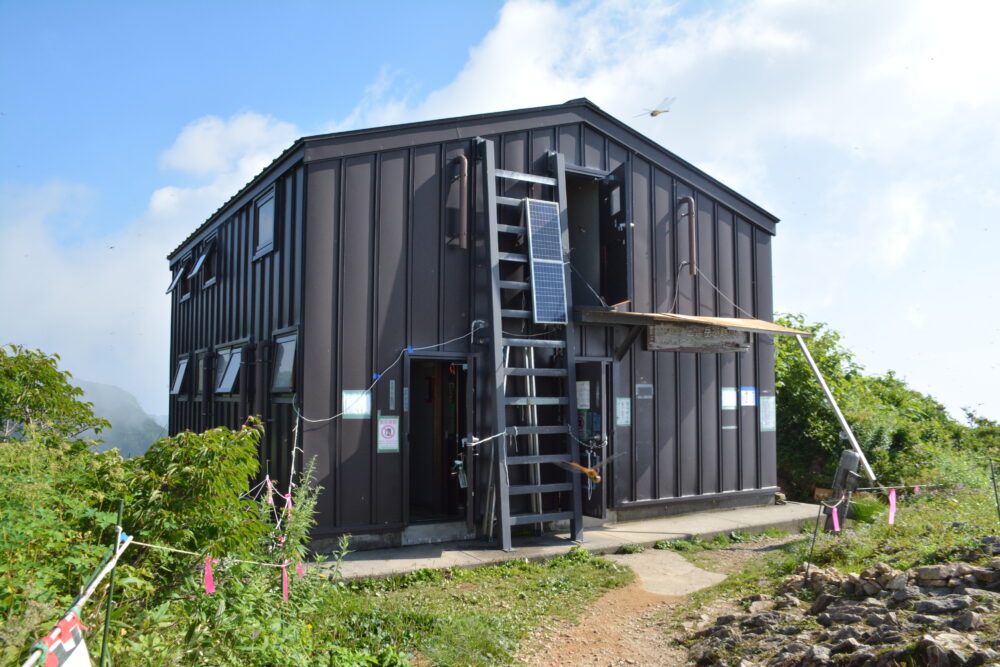 飯豊山の三国小屋
