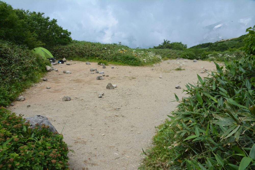 飯豊山・切合小屋のテント場