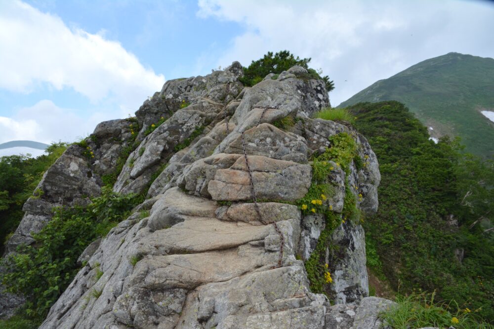 飯豊山の岩場・クサリ場