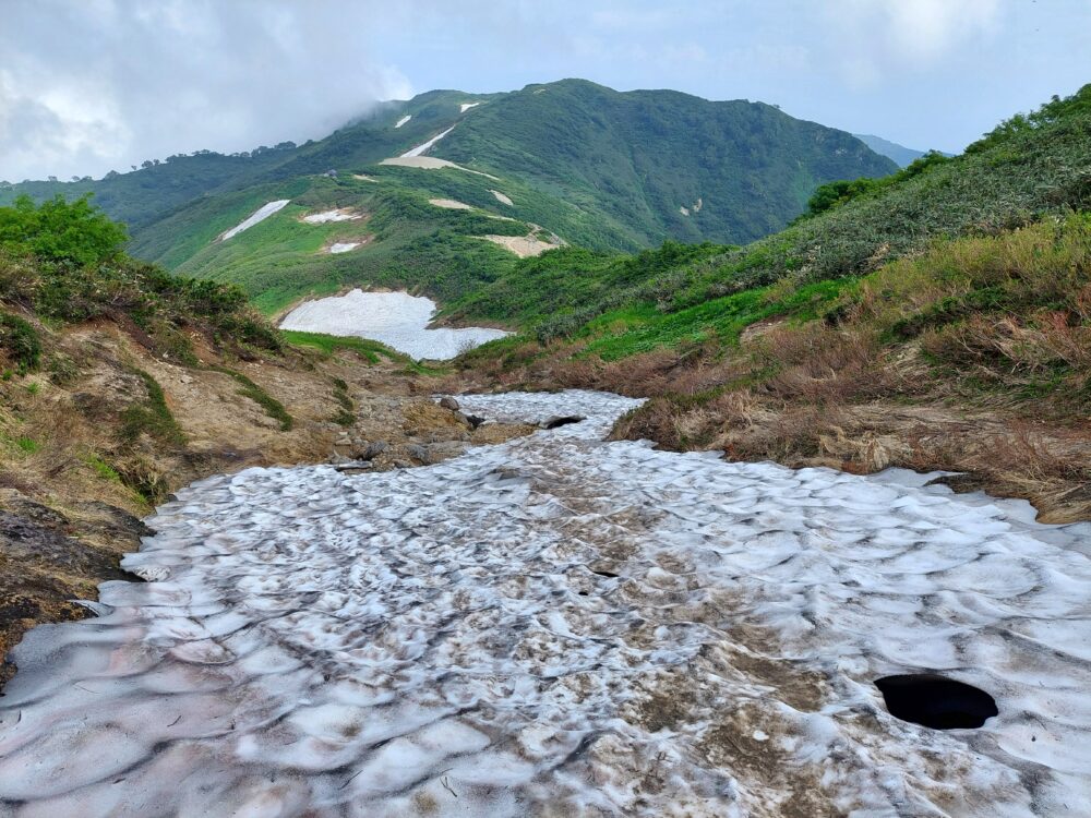 飯豊山の雪渓