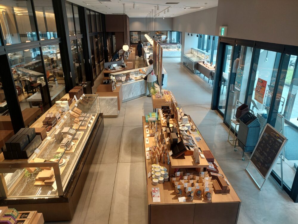 イオンタウン吉川美南店のLE CHOCOLAT DE H（ル ショコラ ドゥ アッシュ）の1階店内