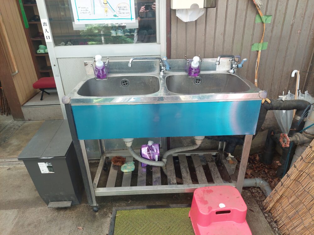 風布にじます釣り堀センターの釣り堀の手洗い場