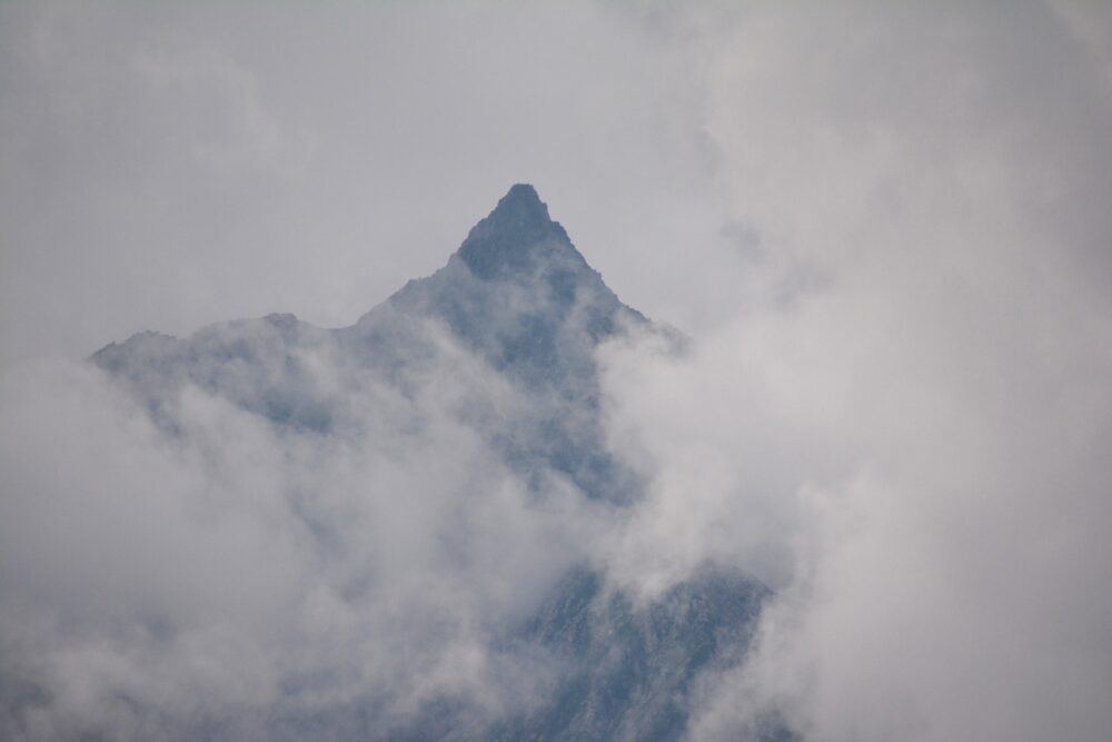 蝶ヶ岳山頂kあら見た槍ヶ岳の穂先