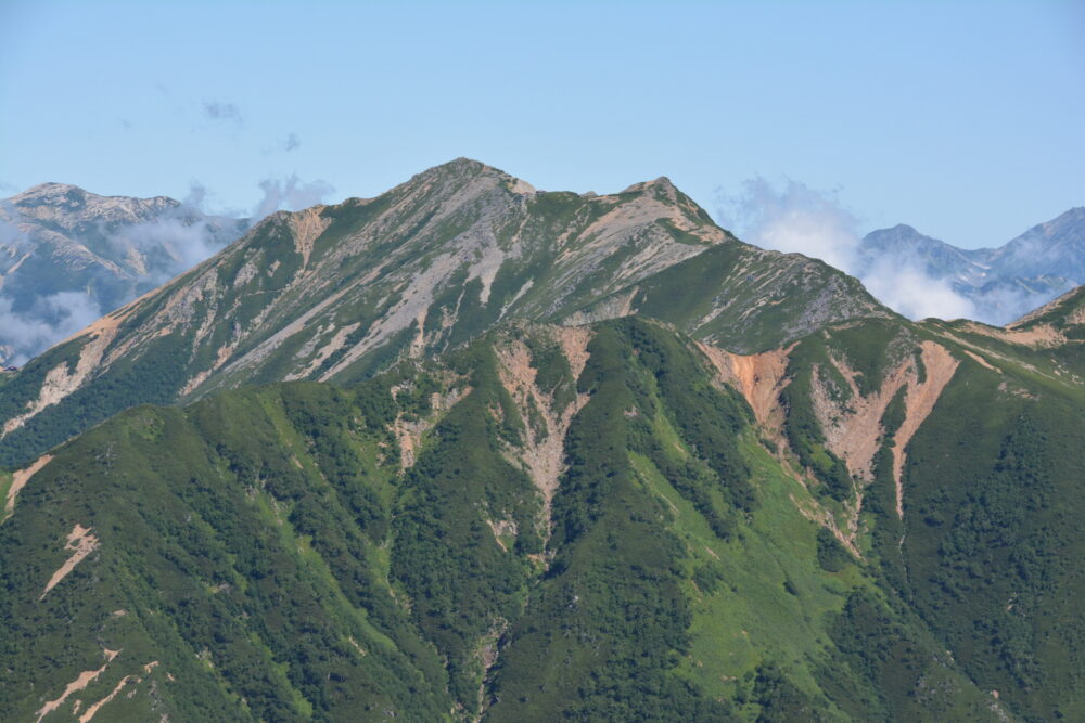 常念岳山頂から見た大天井岳