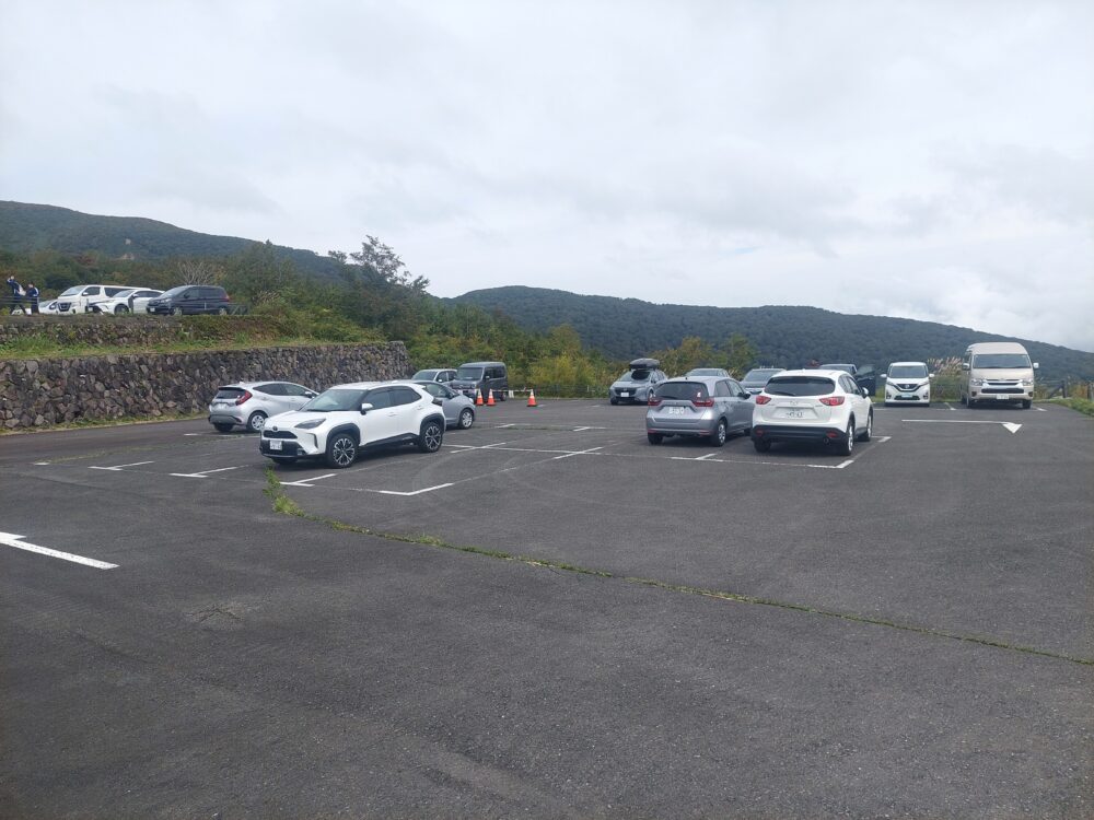 栗駒山のいわかがみ平駐車場