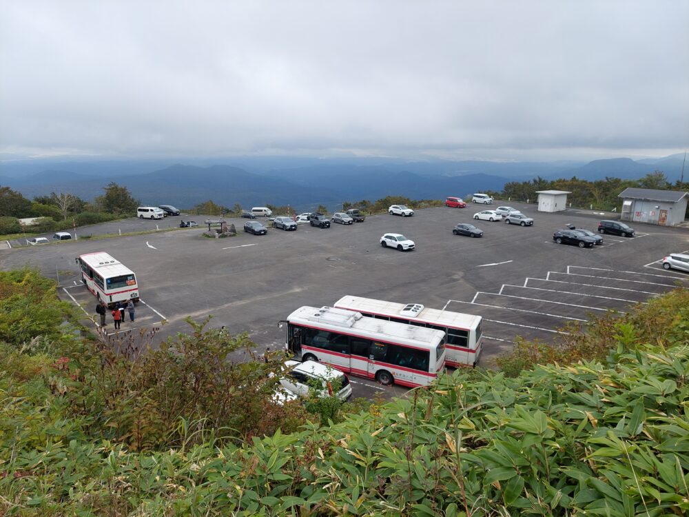 栗駒山のいわかがみ平駐車場