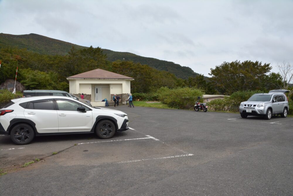 栗駒山のいわかがみ平駐車場