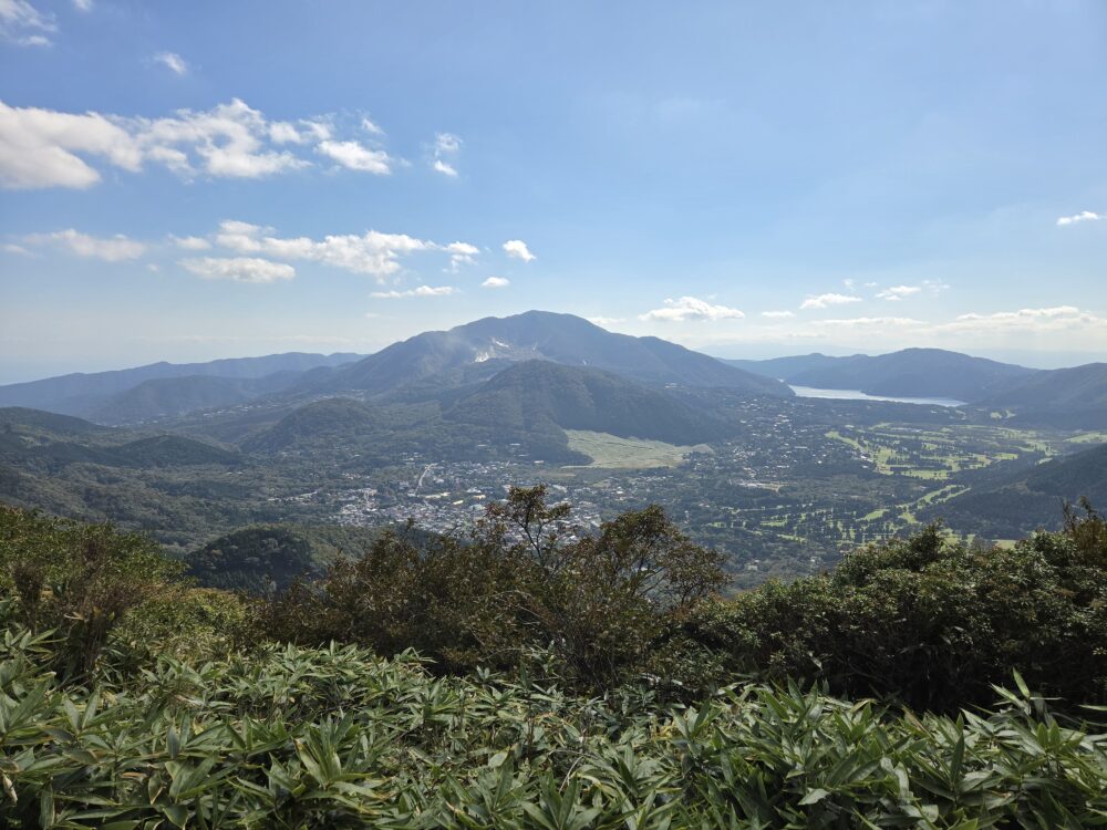 金時山から見た箱根のカルデラと箱根山