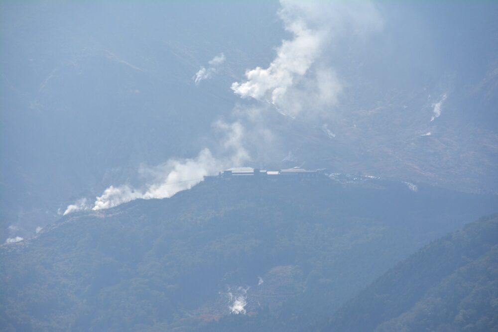 金時山山頂から見た大涌谷